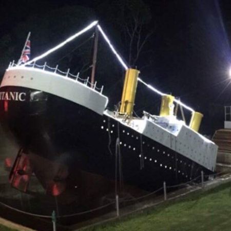 Titanic Park Bed & Breakfast Ban Bo  Exterior photo