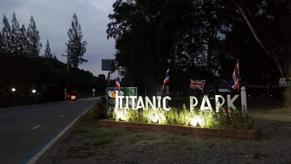 Titanic Park Bed & Breakfast Ban Bo  Exterior photo